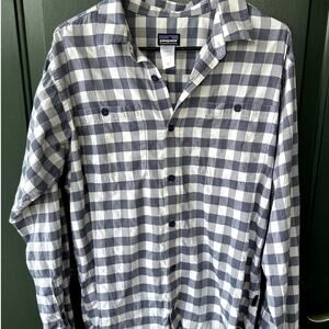 Patagonia Blue and Cream Plaid 100% Organic Cotton Casual Button Front Shirt, M
